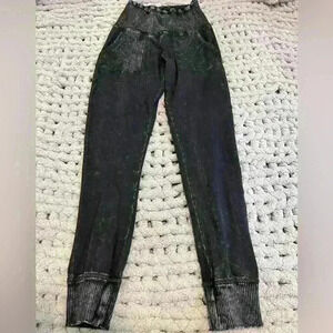 Black Retro Leggings Size Small
